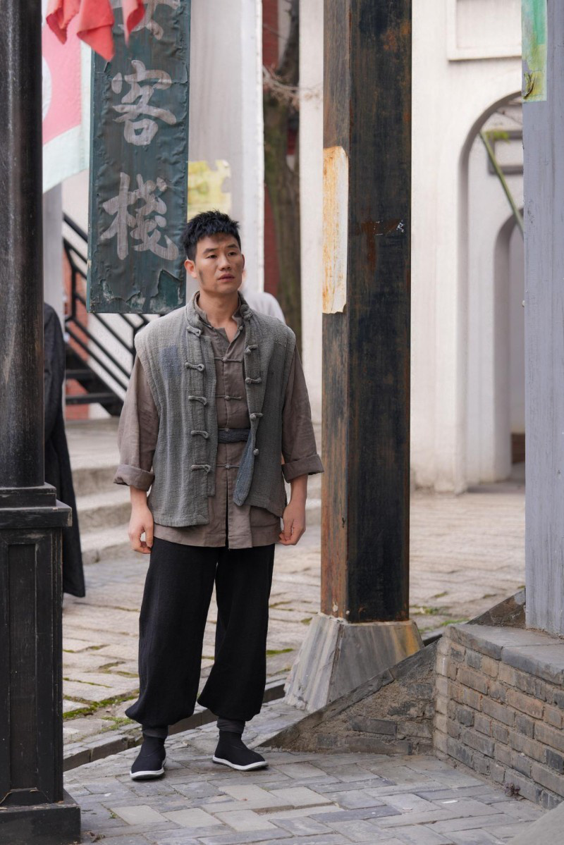 湖州现网友目睹谢孟伟主演《陈真之英雄崛起》正紧锣密鼓拍摄中