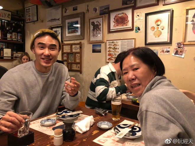 阮经天得奖后遭逢母亲离世 目前已停止所有工作-1