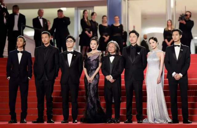 赵丽颖聪明，即使《狐妖小红娘》表现不佳，杨幂空缺戛纳罕见参与-1