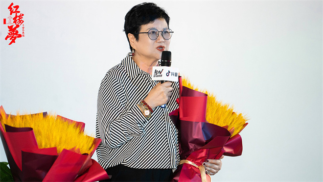 高校放映《红楼梦之金玉良缘》，科技与古典美学完美结合-2