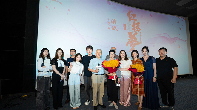 高校放映《红楼梦之金玉良缘》，科技与古典美学完美结合-1