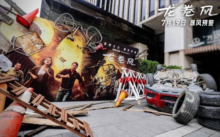 7月19日 跟北美同步上映的电影《龙卷风》，由斯皮尔伯格监制-1