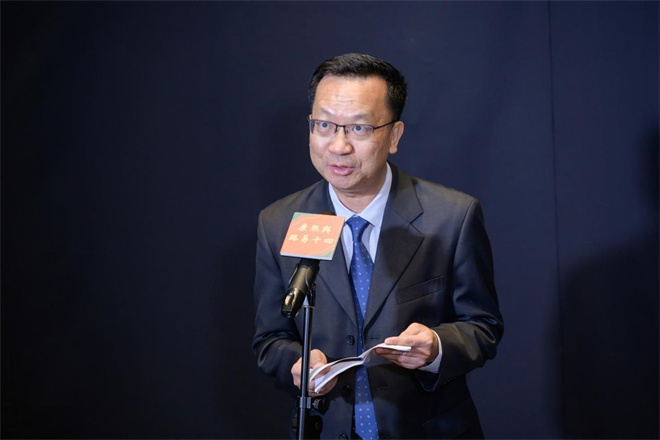 《康熙与路易十四》香港首映：粤语配音亮相-1