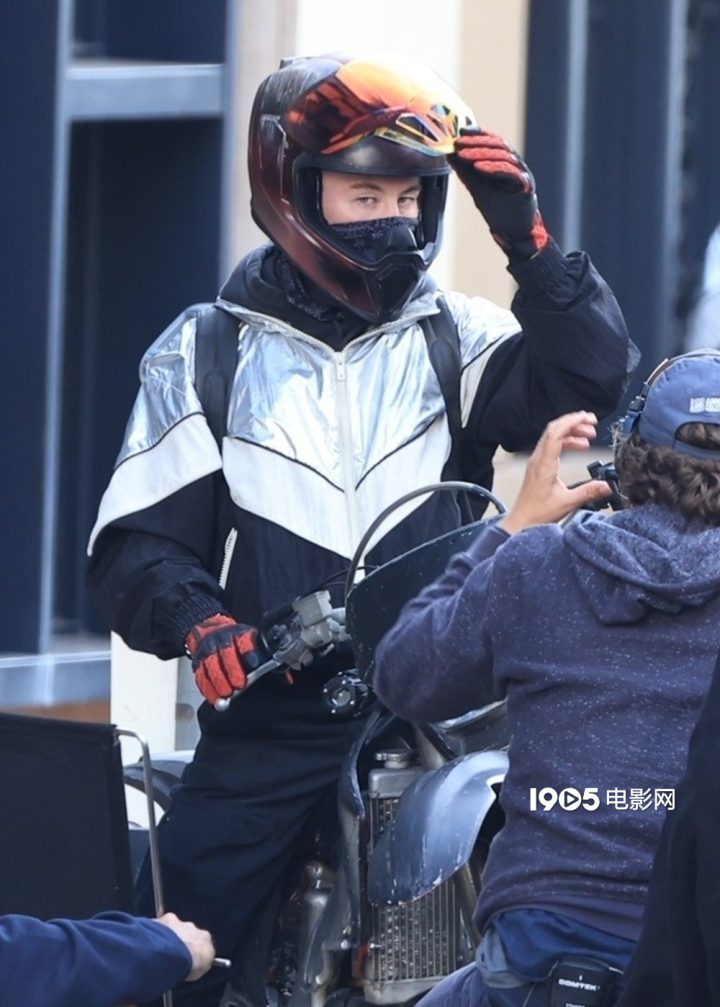 锤哥《犯罪101》曝光！基奥恩骑摩托抢劫真相揭露-1