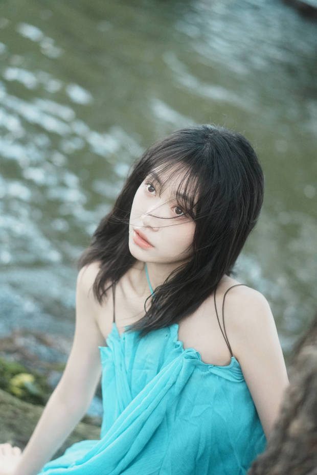 杨肸子《吊带裙》洱海边清纯漫步-4