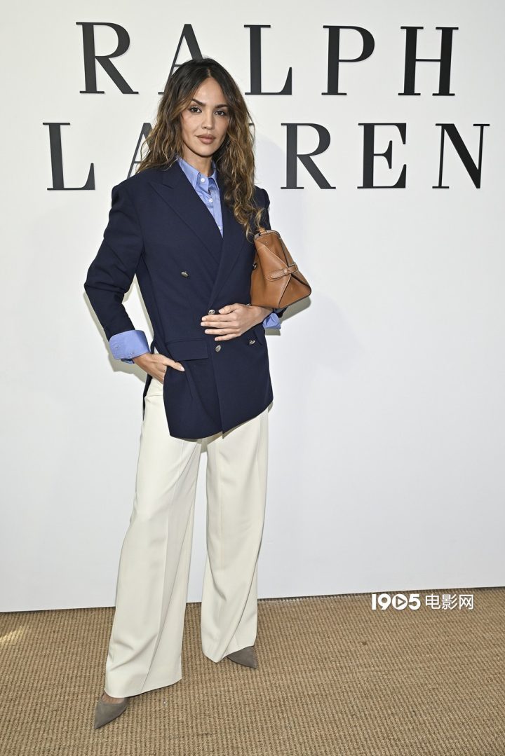 安妮·海瑟薇与林志玲“同框” 艾莎·冈萨雷斯亦在场-2