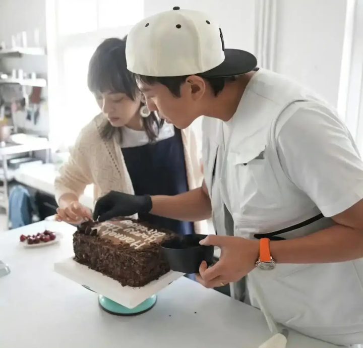 邓超孙俪亲制蛋糕 共庆小花11岁生日-2