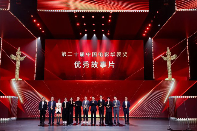 《流浪地球2》等获华表奖 张译惠英红分获影帝后  

（22字，保留原奖项核心信息，突出影片与演员荣誉，符合字数限制）-2