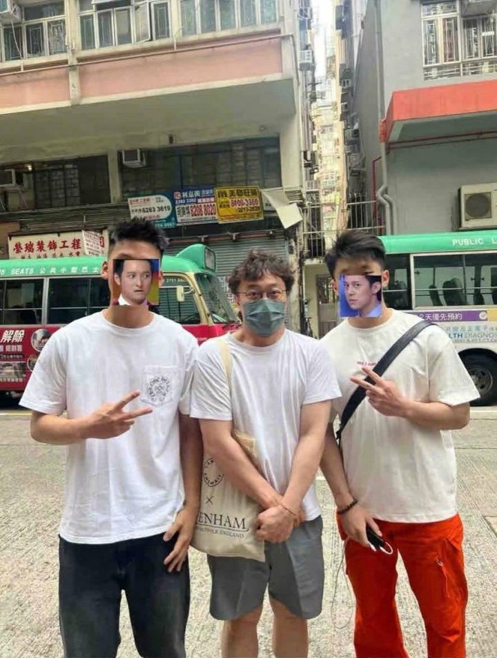 街头巧遇陈奕迅《拘谨合影》-1