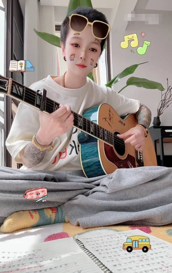 《好声音》毕夏：去年车祸，半年两次开颅手术-1