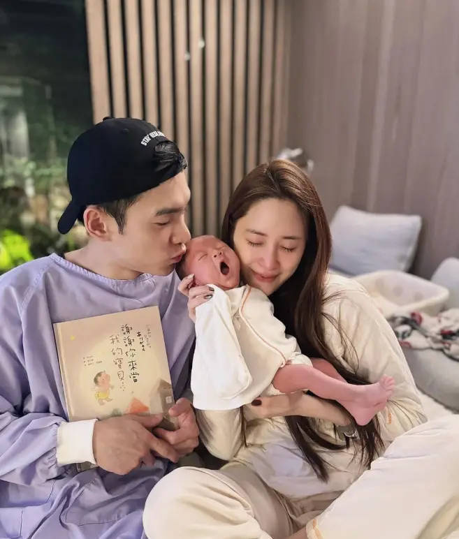 张书豪随欧阳妮妮定居杭州：难舍4月龄宝宝-1