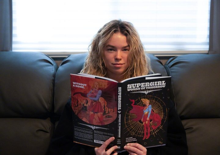 《超女:明日之女》片场揭秘:主演漫画原作阅读中-1 《超女:明日之女》片场揭秘:主演漫画原作阅读中-1