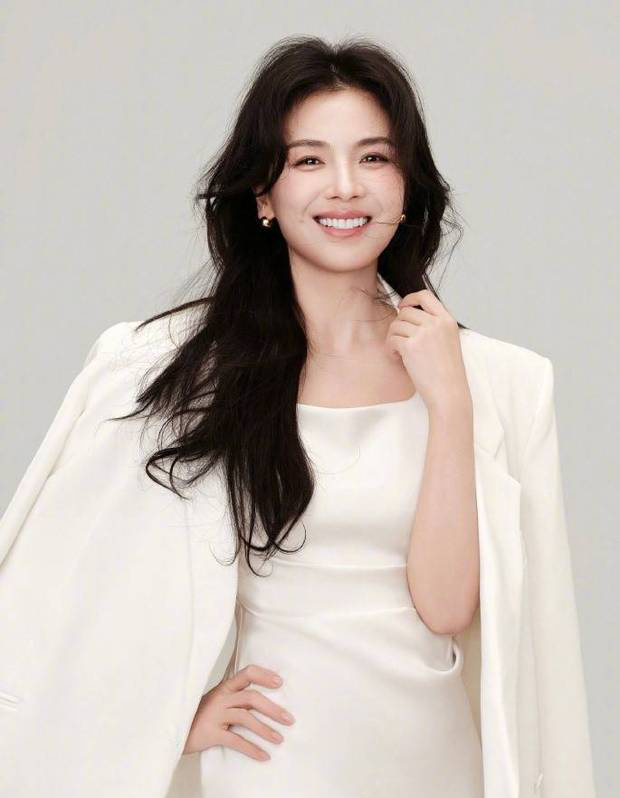 刘涛《白衣长卷发》清新飒爽,气质出众-4 刘涛《白衣长卷发》清新飒爽,气质出众-4