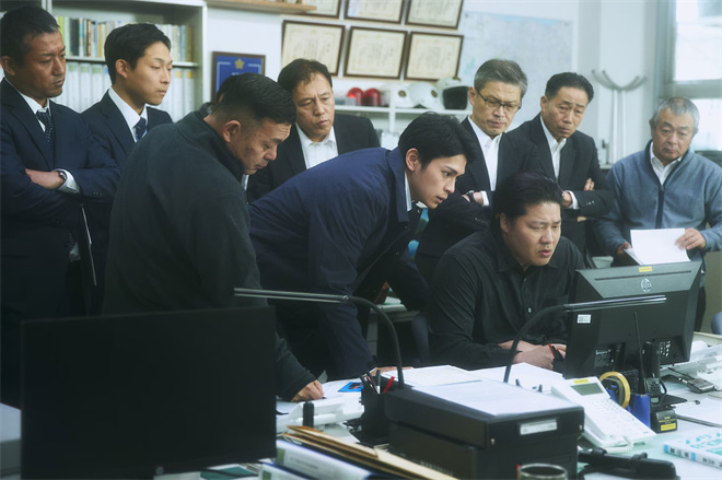 藤井道人新片《港之光》剧照曝光 真荣田乡敦领衔主演-1 藤井道人新片《港之光》剧照曝光 真荣田乡敦领衔主演-1