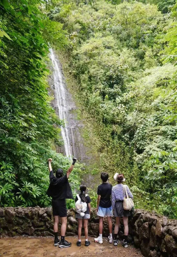 孙俪晒全家爬山照:四口同框,等等身高超妈《》-1 孙俪晒全家爬山照:四口同框,等等身高超妈《》-1
