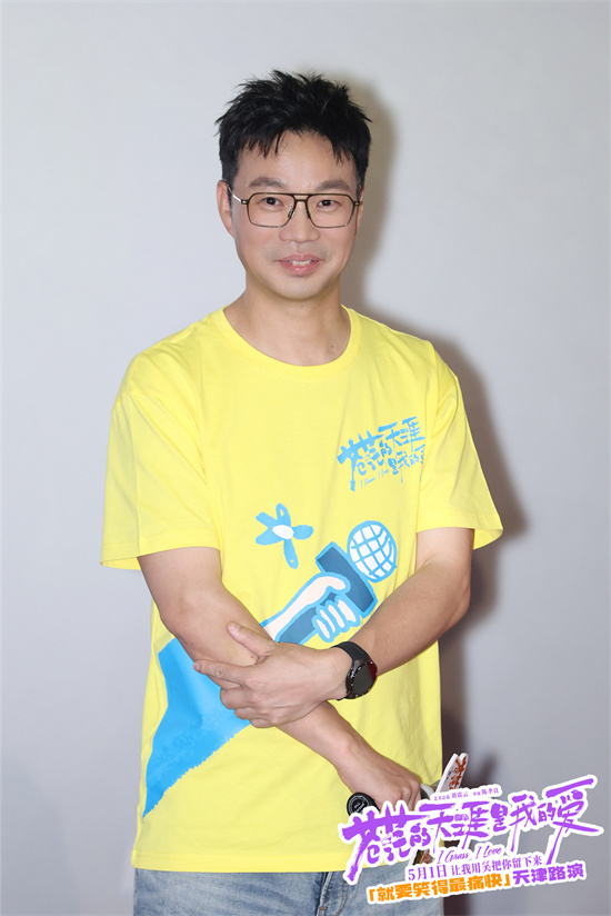 周奇倾情献唱《苍茫爱》 王迅赞曾毅电影情怀-2 周奇倾情献唱《苍茫爱》 王迅赞曾毅电影情怀-2