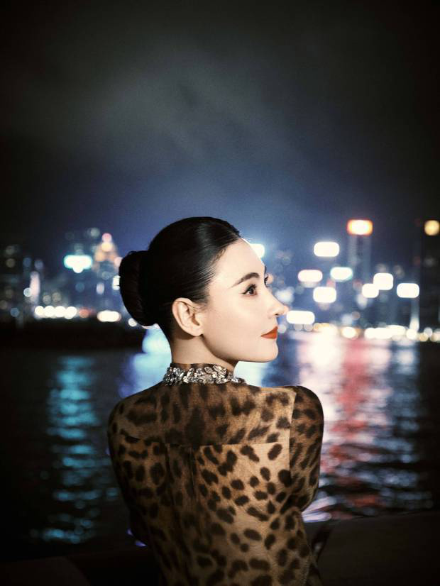 《喜剧之王》张柏芝:复古豹纹裙演绎港风经典-2 《喜剧之王》张柏芝:复古豹纹裙演绎港风经典-2