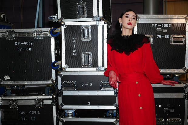 张柏芝红裙盘发红唇,尽显贵气明艳!-2 张柏芝红裙盘发红唇,尽显贵气明艳!-2