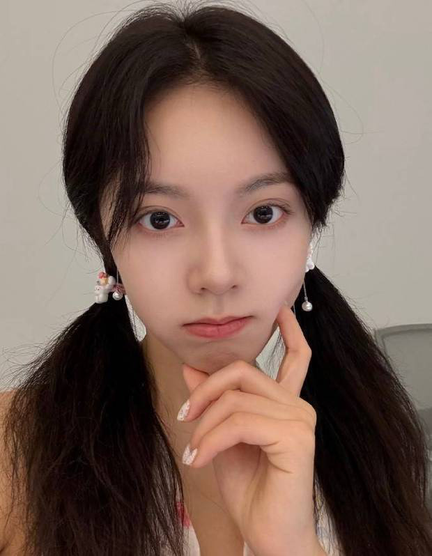 赵今麦双马尾配碎花挂脖衫,少女活力满屏溢-1 赵今麦双马尾配碎花挂脖衫,少女活力满屏溢-1