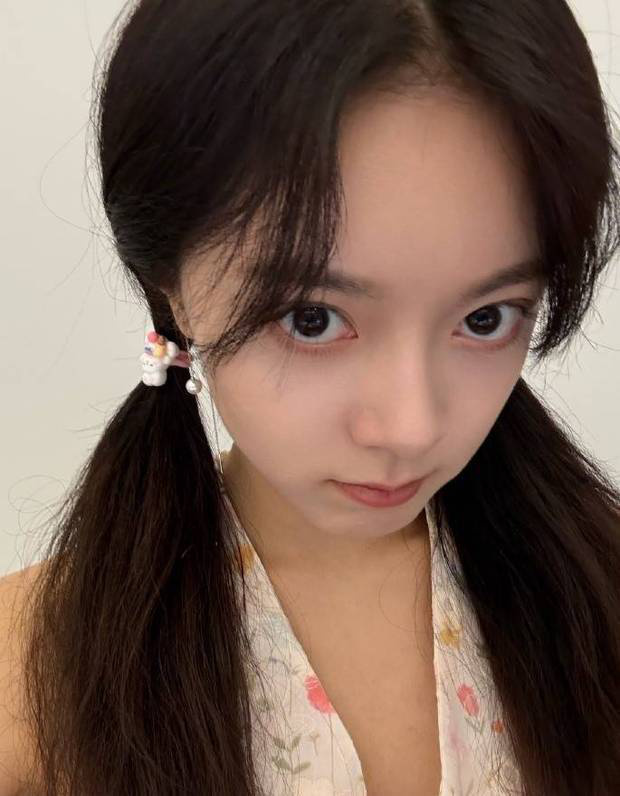 赵今麦双马尾配碎花挂脖衫,少女活力满屏溢-1 赵今麦双马尾配碎花挂脖衫,少女活力满屏溢-1