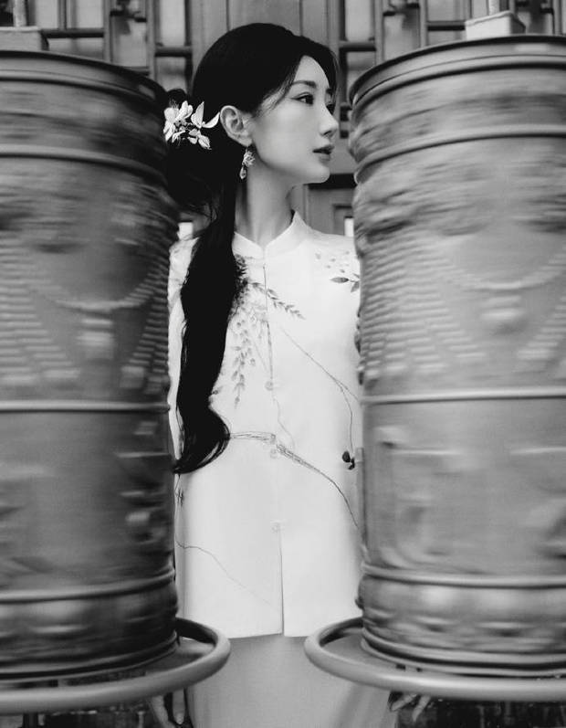 毛晓彤:无袖中式上衣搭紫缎半裙,东方古韵脱俗-3 毛晓彤:无袖中式上衣搭紫缎半裙,东方古韵脱俗-3