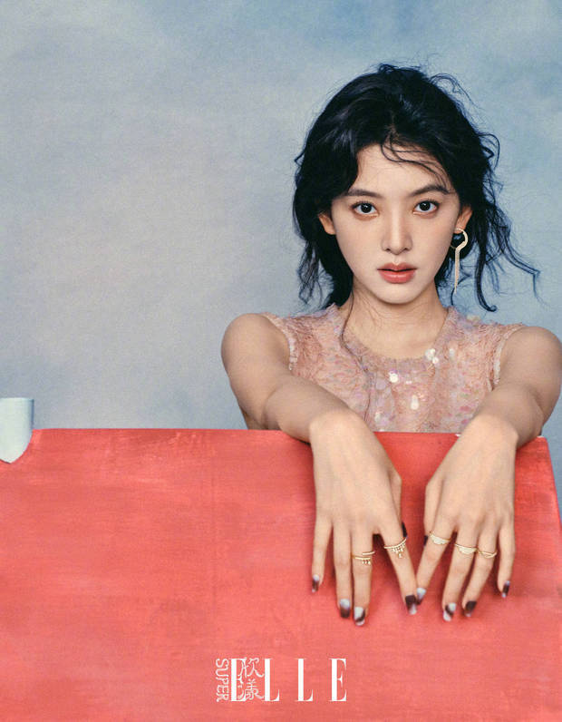 章若楠:粉裙亮片搭配卷发,展现温柔优雅-1 章若楠:粉裙亮片搭配卷发,展现温柔优雅-1