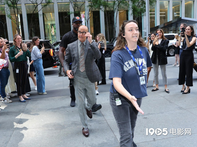 擦肩而过的时尚:《穿普拉达的女王2》梅姨、图齐现身-2 擦肩而过的时尚:《穿普拉达的女王2》梅姨、图齐现身-2